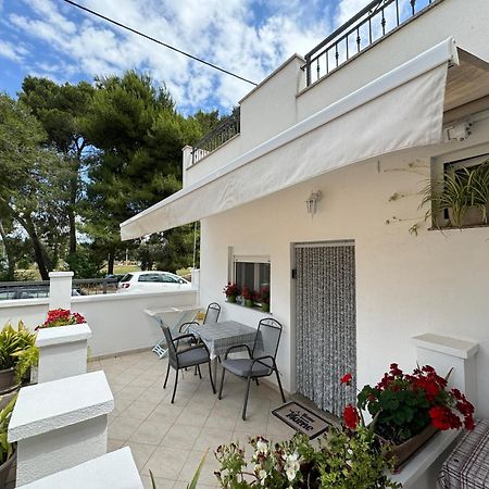 Studio Apartments With Terrace Near Sea - Angela'S Apartments Zadar Exteriér fotografie