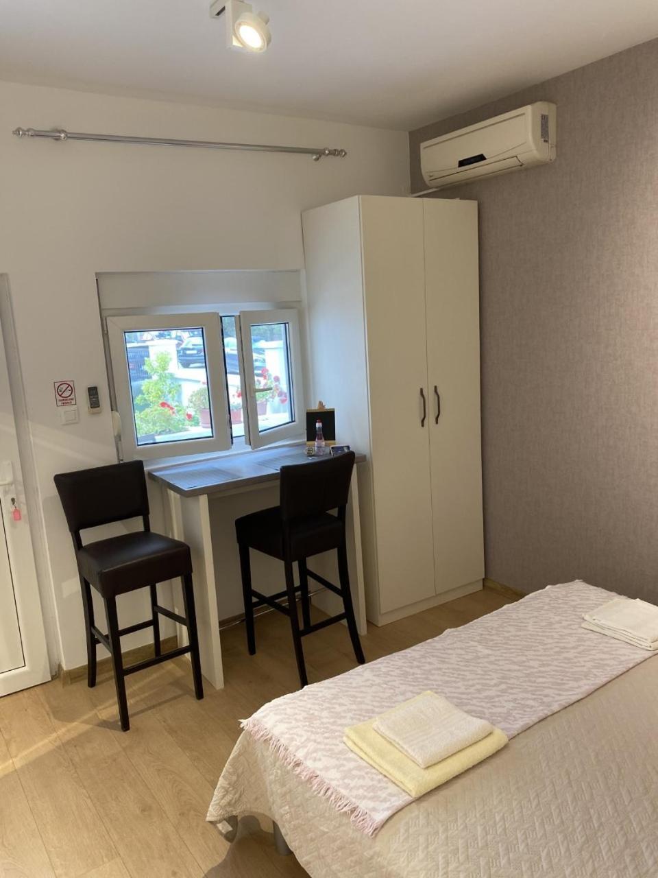 Studio Apartments With Terrace Near Sea - Angela'S Apartments Zadar Pokoj fotografie