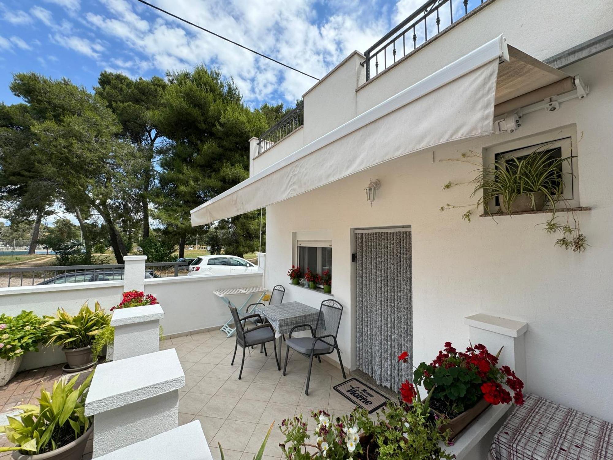 Studio Apartments With Terrace Near Sea - Angela'S Apartments Zadar Exteriér fotografie